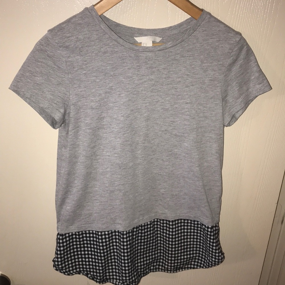 Short sleeve T-shirt.